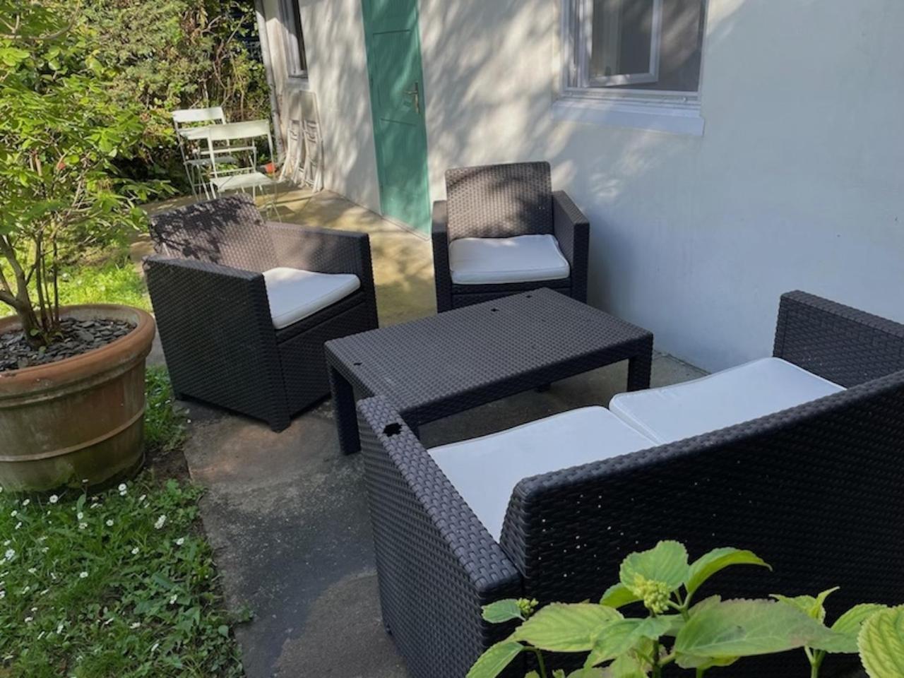 Maisonnette Dans Jardin Partage Colombes  Exterior photo